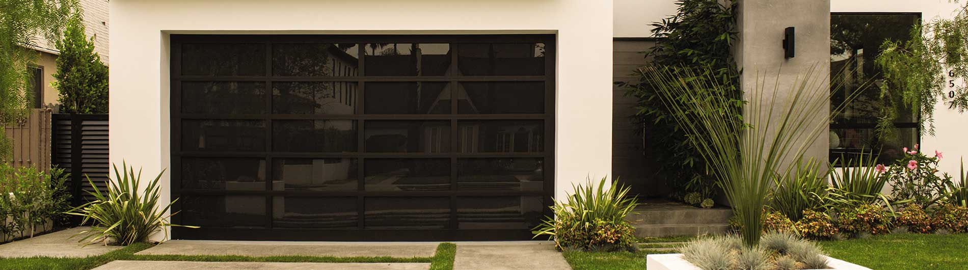 8800-Aluminum-Anodized-Bronze-BronzeTintedGlass-1920w
